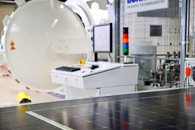 Im ehemaligen Gebude der Freiburger S...knnen Firmen neue Solarmodule testen.  | Foto: Myriam Kaiser