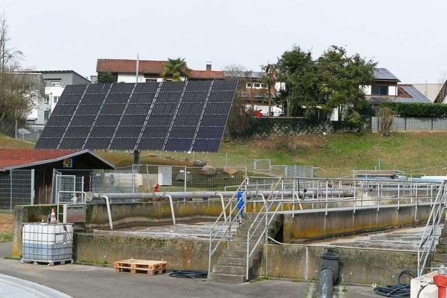 Diskussionen um neue Photovoltaikanlage fr Bad Sckinger Klranlage
