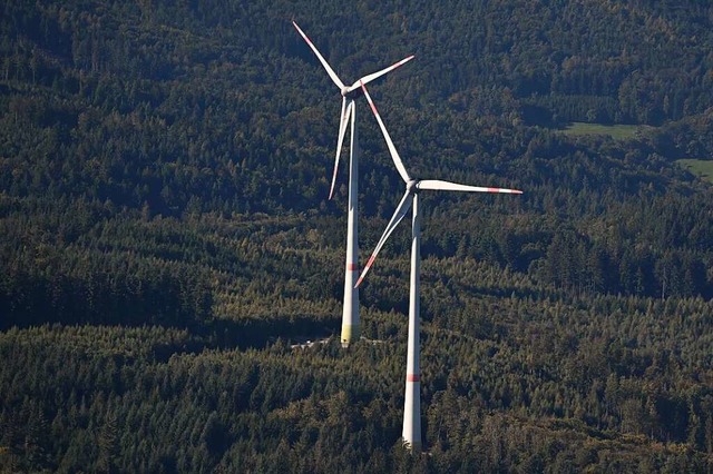 ber Windkraftanlagen wird viel diskutiert.  | Foto: Bernd Weibrod (dpa)