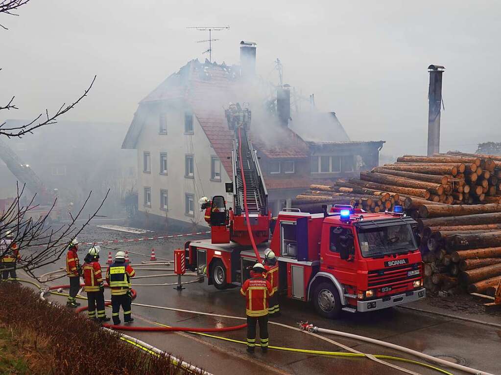 Das Sgewerk und das angrenzende Wohnhaus brannten aus. Die Rauchschwaden hingen noch lange ber dem Ort.