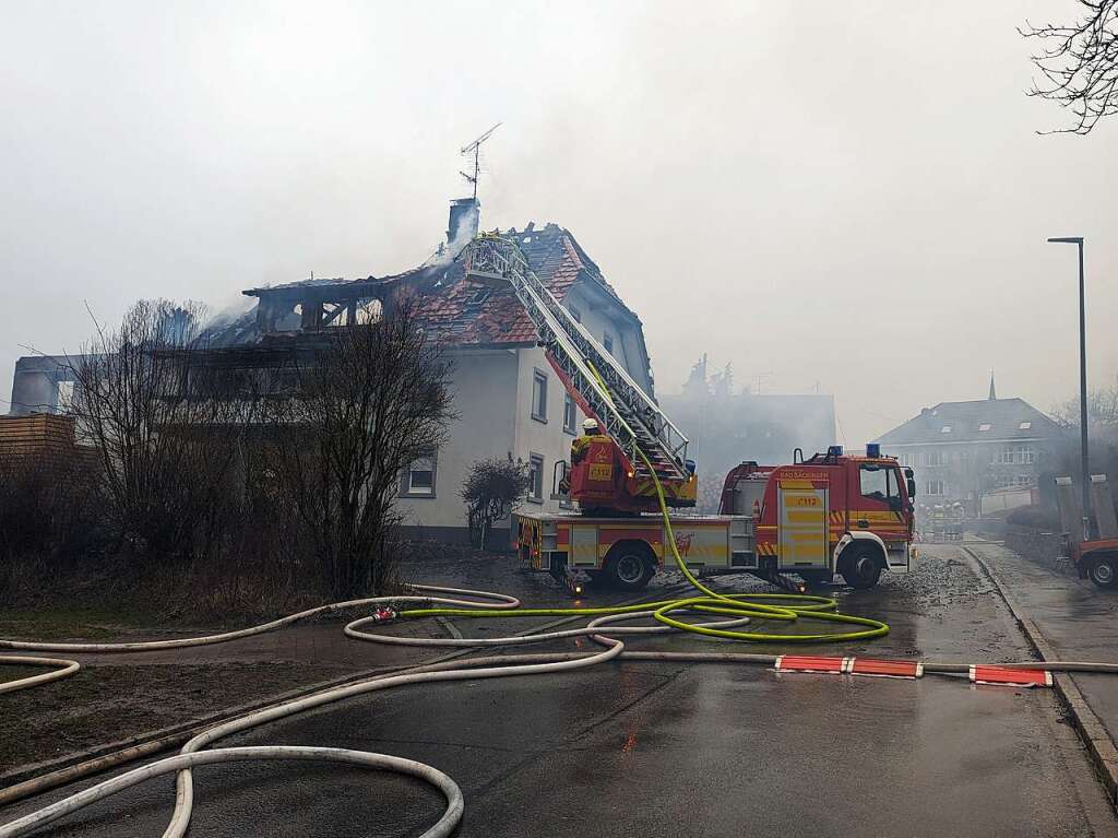 Das Sgewerk und das angrenzende Wohnhaus brannten aus. Die Rauchschwaden hingen noch lange ber dem Ort.