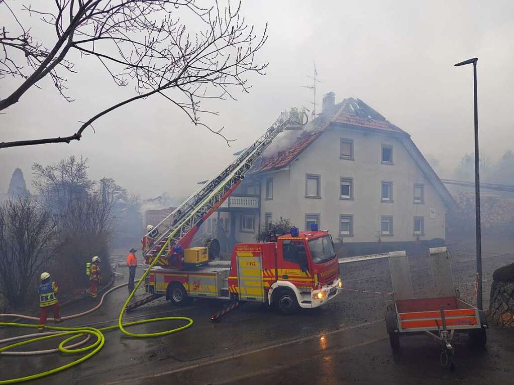 Das Sgewerk und das angrenzende Wohnhaus brannten aus. Die Rauchschwaden hingen noch lange ber dem Ort.