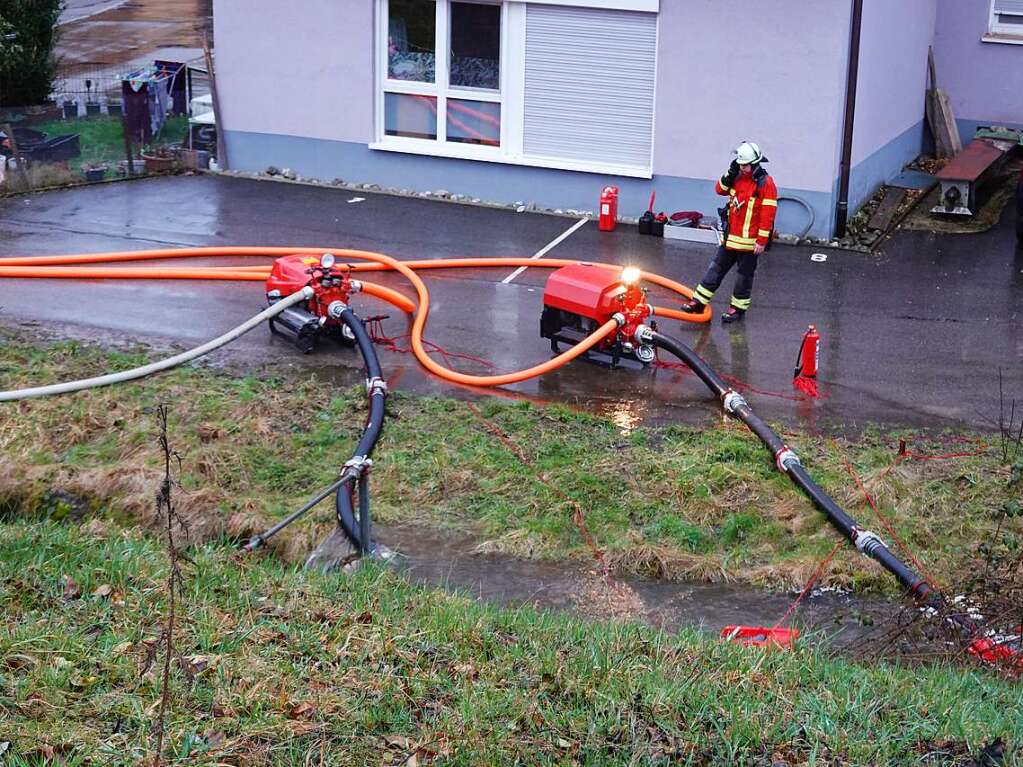 Das Sgewerk und das angrenzende Wohnhaus brannten aus. Die Rauchschwaden hingen noch lange ber dem Ort.