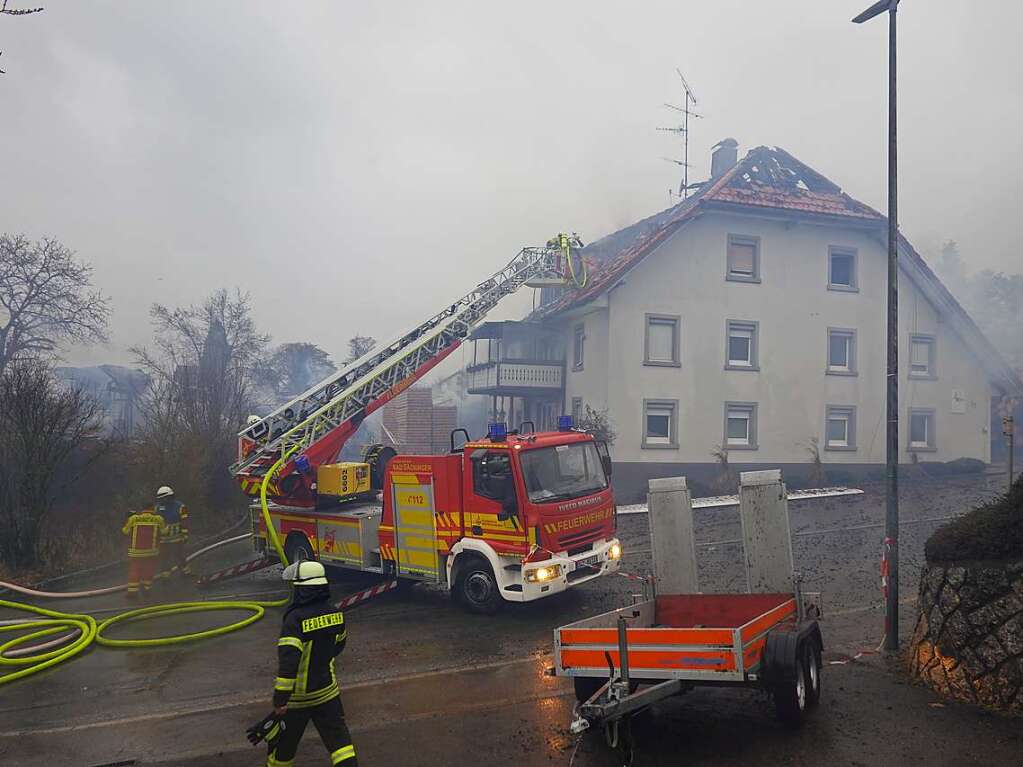 Das Sgewerk und das angrenzende Wohnhaus brannten aus. Die Rauchschwaden hingen noch lange ber dem Ort.