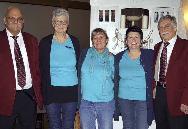 Margot Argast (zweite von links) wurde...eter hler fr 25 aktive Jahre geehrt.  | Foto: GV Kandern