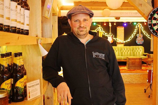 Matt Woosey in seiner Veranstaltungslocation, dem Gallaghers Nest in Mnchweier  | Foto: Lena Marie Jrger