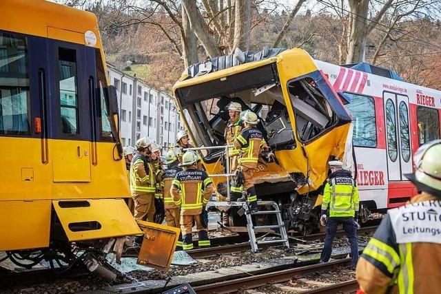 Schwerer Stadtbahn-Unfall in Stuttgart – 15 Verletzte – Fahrgast reanimiert