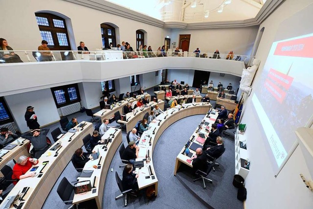 Kurz vor der Kommunalwahl kommt es im Gemeinderat noch einmal zum Sthlercken.  | Foto: Ingo Schneider