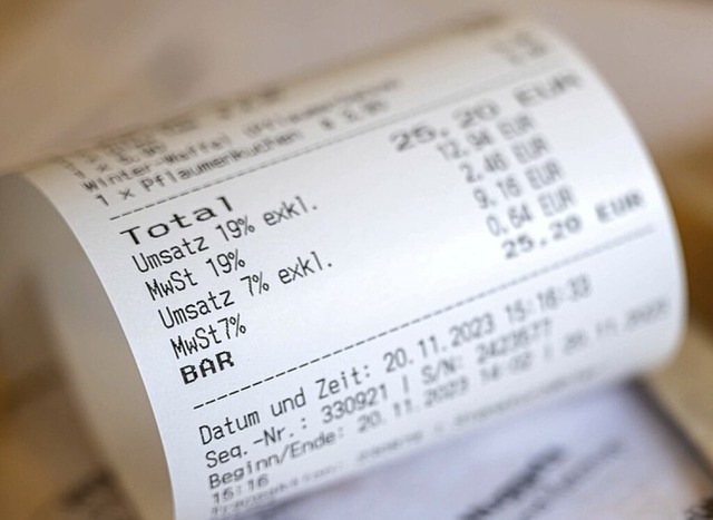 Rechnung im Restaurant  | Foto: Sina Schuldt (dpa)