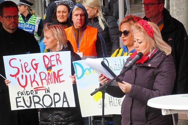 Berhrende Kundgebung in Offenburg zum zweiten Jahrestag des berfalls auf die Ukraine