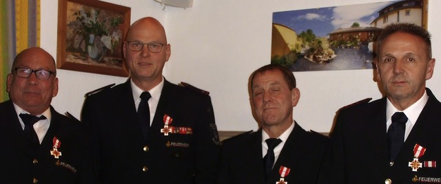Seit 40 Jahren  bei der Feuerwehr dabe... Hansjrg Ketterer und Andreas Morath   | Foto: Cornelia Selz