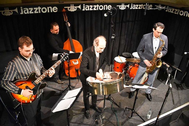 Paul Brndle (von links), Gianpaolo La...tionen von Popsongs und Jazzstandards.  | Foto: Thomas Loisl Mink