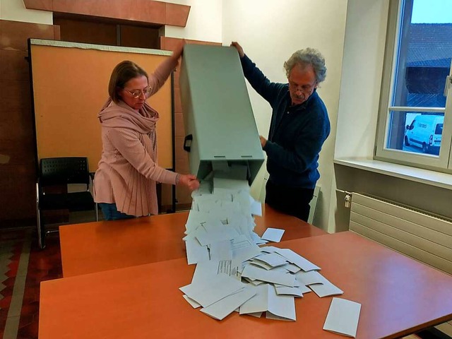 Auszhlung im Rathaus: Die niedrige Wahlbeteiligung beschftigt Maulburg.   | Foto: Alexandra Gnzschel