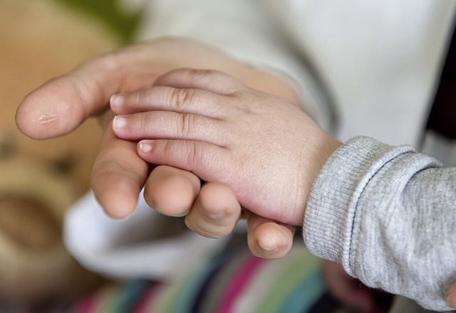 Die kinderrztliche Versorgung im Landkreis Lrrach bleibt angespannt.  | Foto: Daniel Karmann dpa