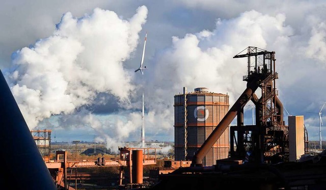 Bei der Stahlerzeugung entsteht viel C... die Emissionen vollstndig vermeiden.  | Foto: Julian Stratenschulte (dpa)