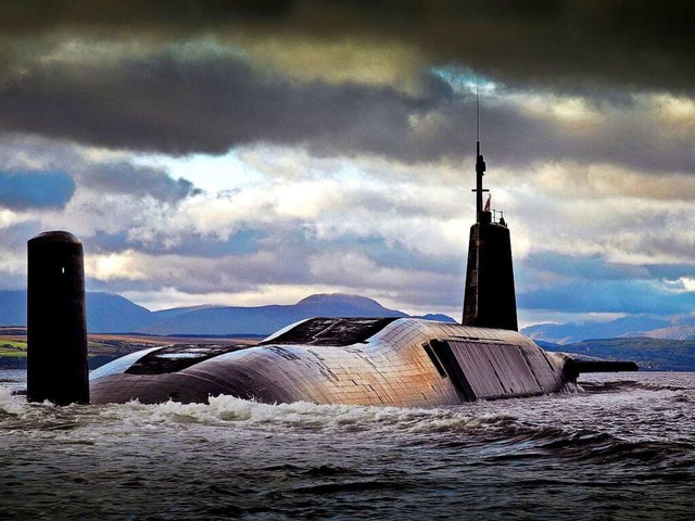 Das Atom-U-Boot HMS Vengeance der Roya...aren Abschreckungswaffen ausgestattet.  | Foto: Tam McDonald