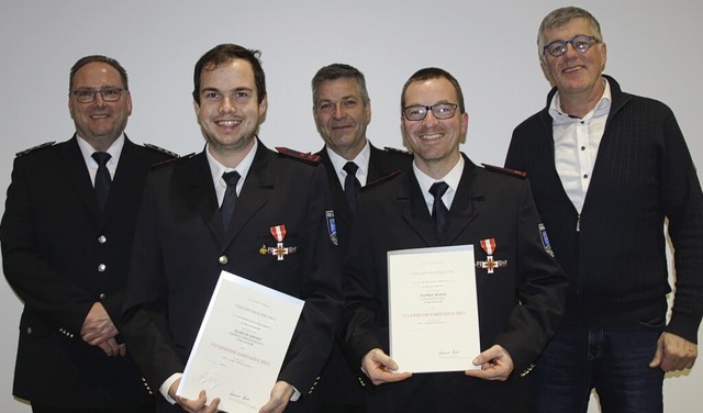 Zweimal gab es das Feuerwehr-Ehrenzeic... Bsse und  Christian Pickhardt (v.l.)  | Foto: Christiane Franz