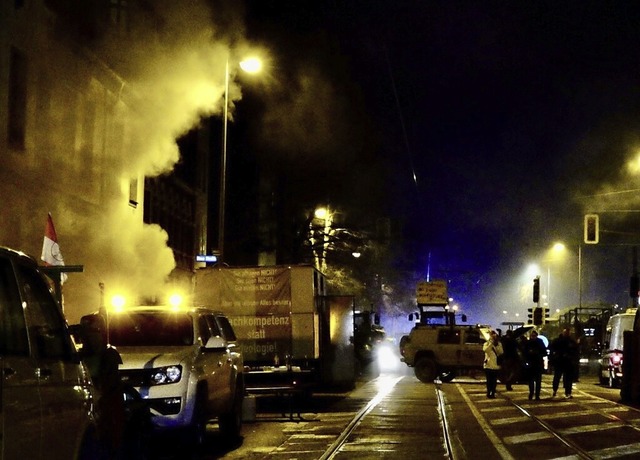 Zu Protesten von Bauern kam es am Sams...veranstaltung der Grnen in Magdeburg.  | Foto: Thomas Schulz (dpa)