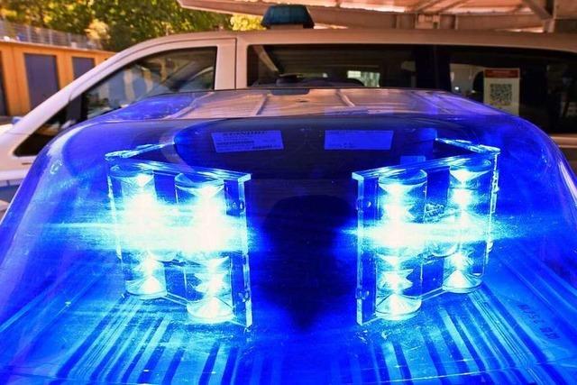 Fahrzeug streift Pkw am Keidel-Bad in Freiburg - Polizei sucht Zeugen