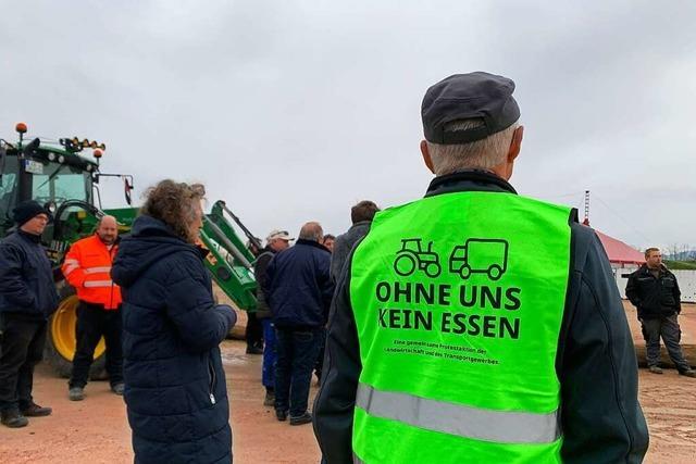 Von Neuenburg nach Freiburg: Traktoren-Konvoi aus dem Sden hat sich in Bewegung gesetzt