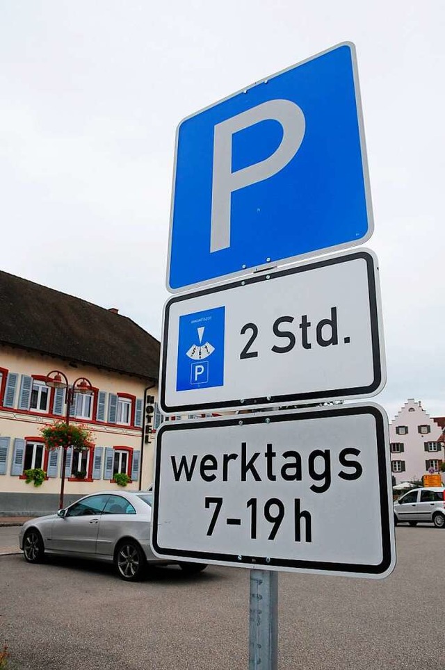 Auf dem Ochsenparkplatz in Steinen ist...it aktuell auf zwei Stunden begrenzt.   | Foto: Robert Bergmann