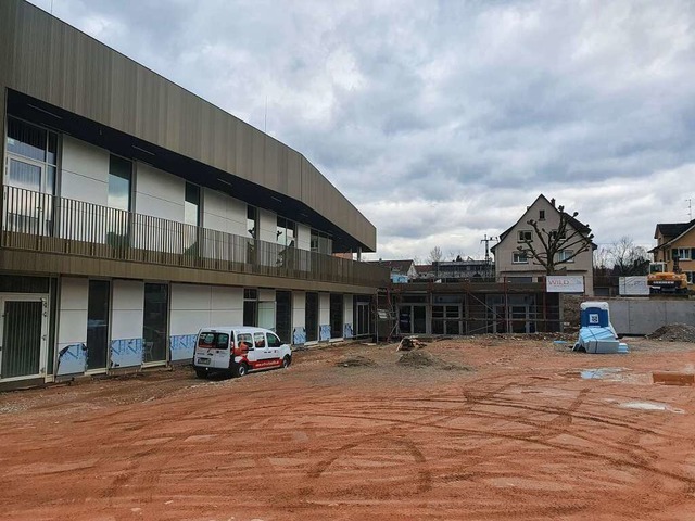 Das neue Jugendzentrum ist angedockt an die neue Sporthalle.  | Foto: Andr Hnig