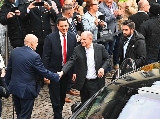 Oberbrgermeister Stefan Schlatterer b... vor dem Alten Rathaus in Emmendingen.  | Foto: Markus Zimmermann