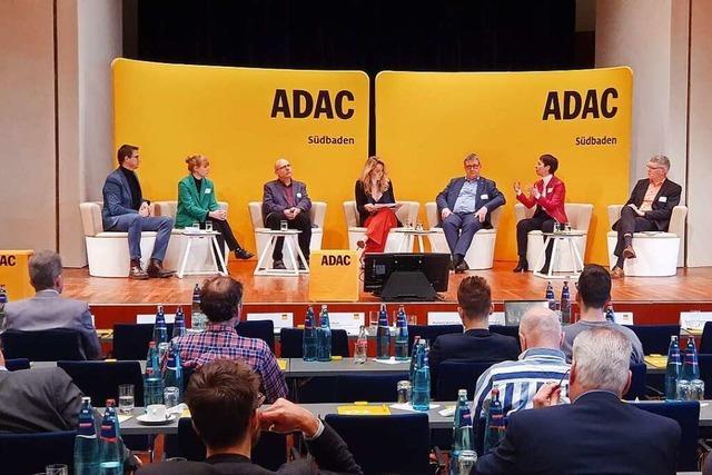 ADAC Sdbaden debattiert in Freiburg ber die Zukunft des ffentlichen Nahverkehrs