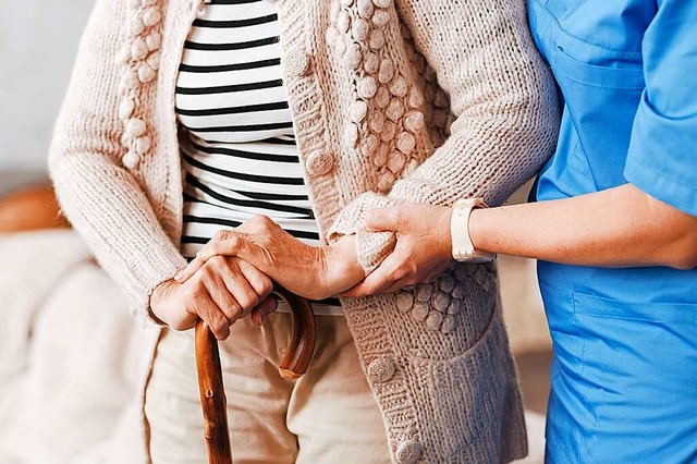 Das Case-Management des Seniorenbros ...ttzen, damit sie daheim leben knnen.  | Foto: zinkevych/Stock Adobe