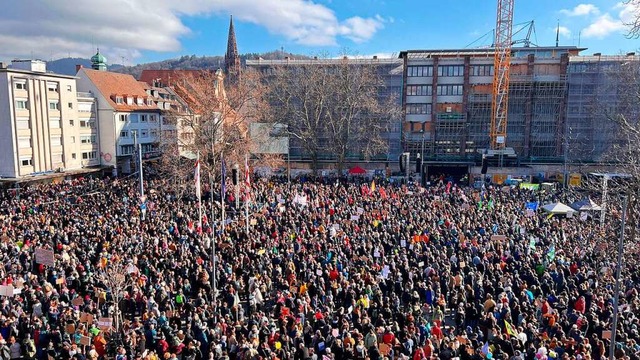 Die Demo gegen Rechtsextremismus in Freiburg war riesig.  | Foto: Annika Vogelbacher