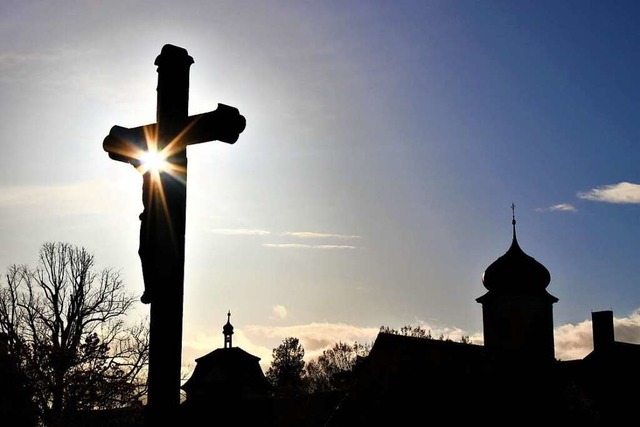 Halleluja: Die Barmherzigen Schwestern...an die Investoren unter Dach und Fach.  | Foto: Harald Hfler