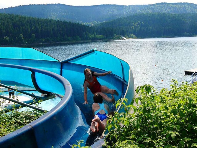 Die 105 Meter lange Rutsche ist eine Attraktion im Aqua Fun in Schluchsee.  | Foto: Ute Aschendorf