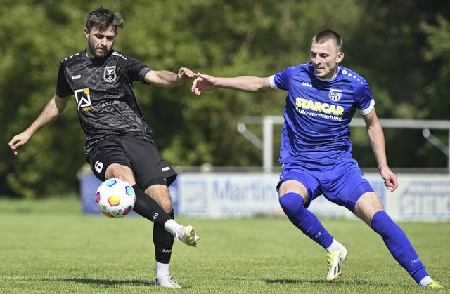 Ringen um die Meisterschaft in der Lan...) und Sandro Rautenberg (FC Waldkirch)  | Foto: Claus G. Stoll