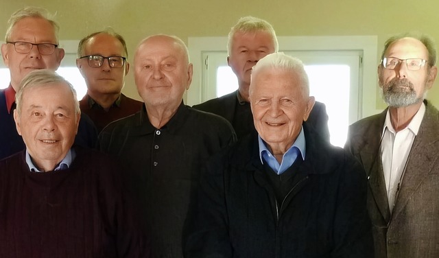 Bei der Versammlung wurden langjhrige...f und Vorsitzender Heinz-Jrgen Isele.  | Foto: privat