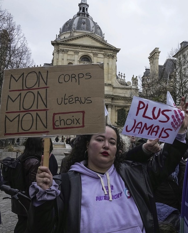 Demonstration in Paris fr das Recht auf Abtreibung  | Foto: Michel Euler (dpa)