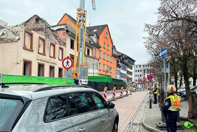 In Schopfheim muss der Vollzugsdienst wegen der Großbaustelle Verkehrsschilder erklären