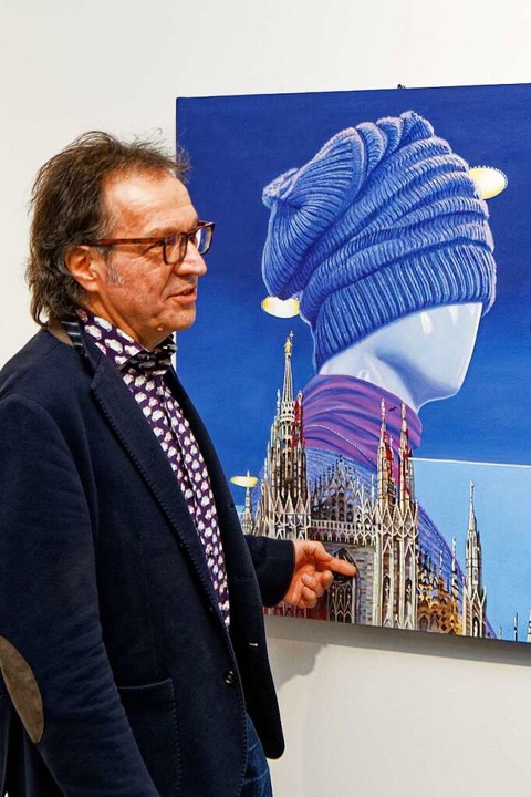 Enrico Ghinato vor einem seiner Werke in der Kunsthalle Messmer in Riegel  | Foto: Martin Wendel