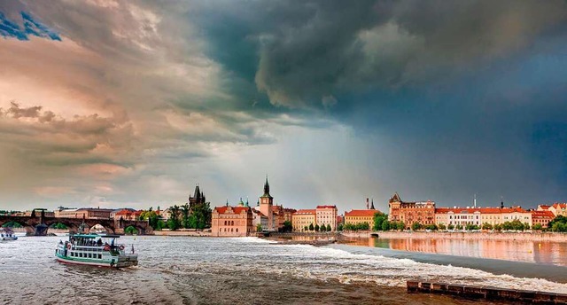 Wahrzeichen einer Stadt, Symbol des ts...e. In der Bildmitte das Smetana-Museum  | Foto: imago stock&people