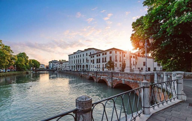 Zauberhafte Wasserstraen durchziehen die Stadt Treviso.  | Foto: Velishchuk Yevhen/Shutterstock.com