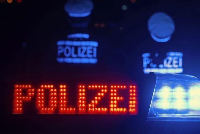 37-Jhriger verletzt sich schwer bei Unfall im Kreisverkehr in Grenzach-Wyhlen