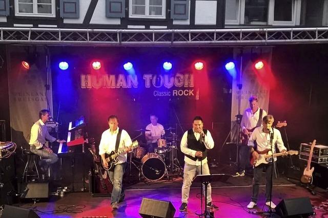 Die Band Human Touch tritt in der Winzerhalle in Emmendingen-Köndringen auf
