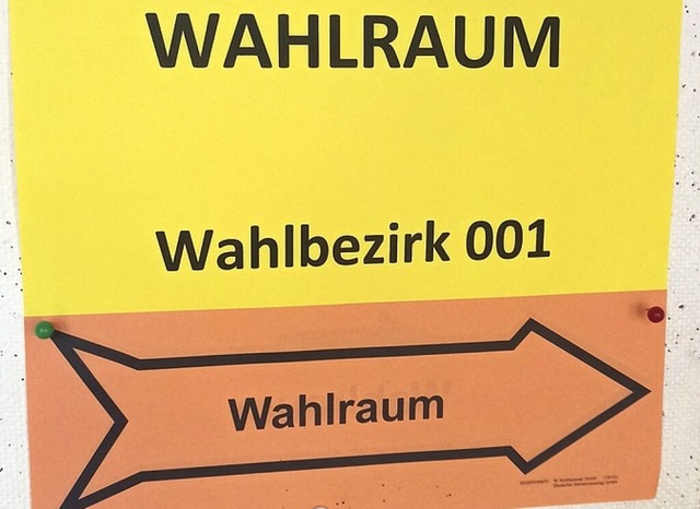 Viele Menschen machten sich am Sonntag...asbach auf den Weg in die Wahllokale.   | Foto: Martin Wendel