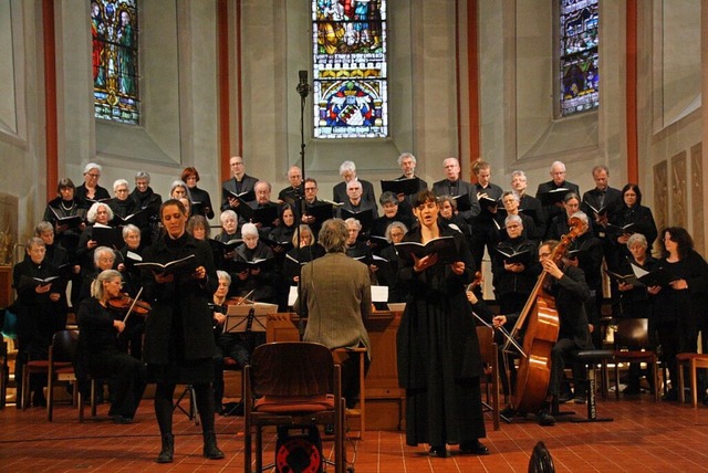 Der Chor, das Streicher-Ensemble und d...;Tilge, Hchster, meine Snden&#8220;.  | Foto: Christiane Franz