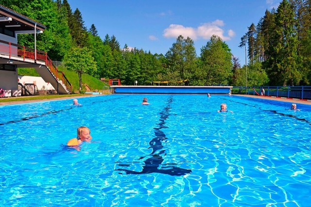 Das Schwimmbad in Friedenweiler bietet...soll wieder munter geplantscht werden.  | Foto: Liane Schilling