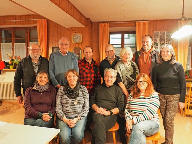 Petra Scherwart (sitzend, von links), ... einen Sitz im Kanderner Gemeinderat.   | Foto: Herbert Frey