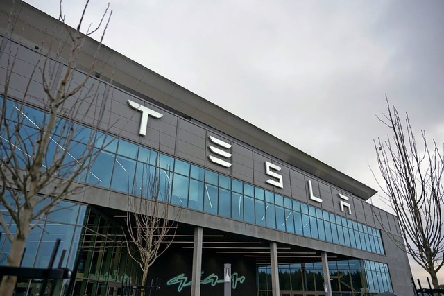 Die Tesla-Gigafactory in Grnheide bei Berlin. (Archivbild)  | Foto: Christophe Gateau (dpa)