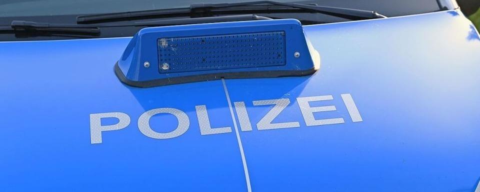 21-jähriger Autofahrer flieht in Lörrach vor der Polizei – und kracht gegen eine Leitplanke