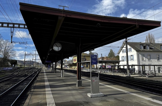 Das Dach berm Bahnsteig wird erneuert.  | Foto: Valentin Zumsteg