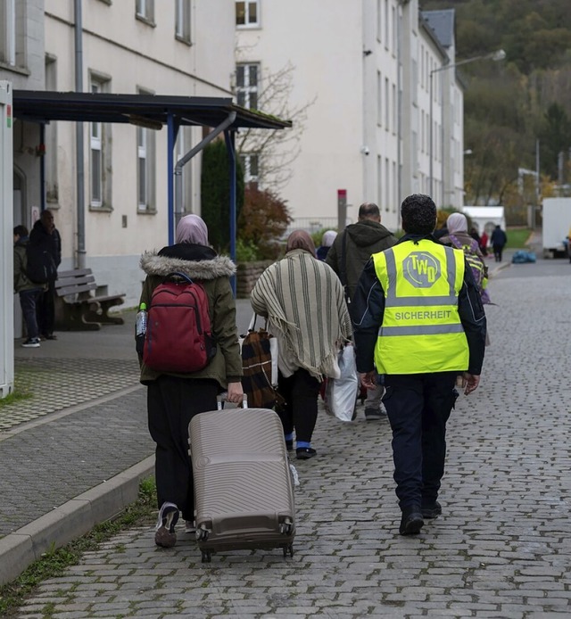 Geflchtete in einer Aufnahmeeinrichtung fr Asylbegehrende in Trier  | Foto: Harald Tittel (dpa)