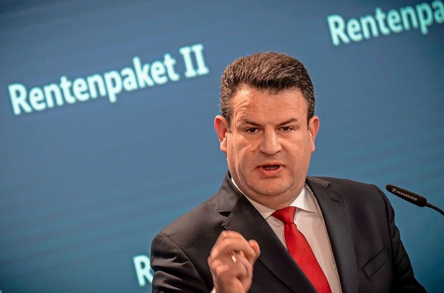 Hubertus Heil (SPD), Bundesminister f...tatement zum geplanten Rentenpaket II.  | Foto: Michael Kappeler (dpa)